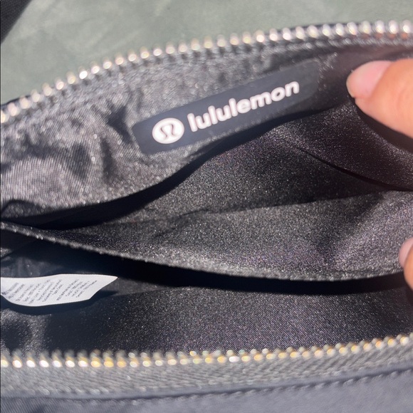 Lululemon Crossbody Bag 2L - Picture 5 of 8